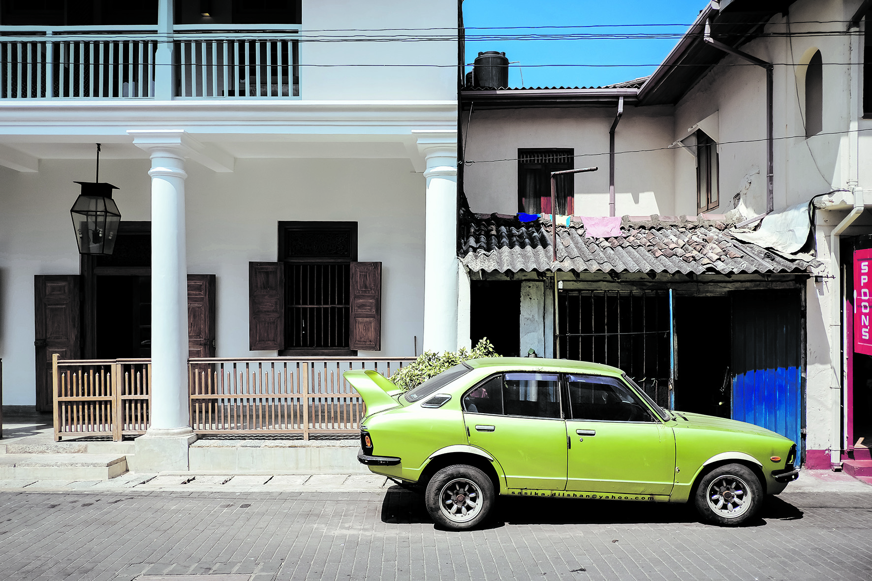 Pode estacionar em frente de uma residência? | Jornal da Orla