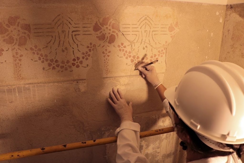 Revitalização no Outeiro de Santa Catarina em Santos traz de volta pinturas originais