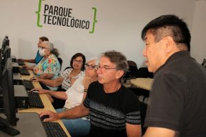 Idosos criam jogos eletrônicos e garantem mais qualidade de vida em Santos