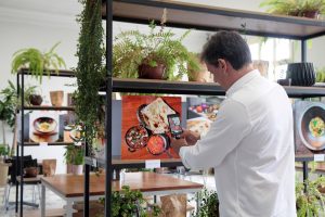 Mostra com realidade aumentada em Santos apresenta pratos da culinária brasileira