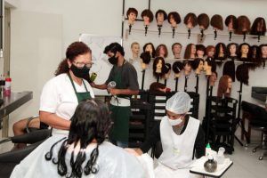 Vila Criativa em Santos realiza ação solidária para doação de cabelo