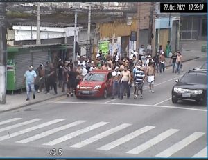 Câmeras em Santos ajudam a apreender bombas para eventual confronto de torcidas