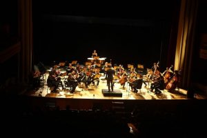 Concerto da Sinfônica de Santos faz “Uma viagem ao Leste Europeu” no Teatro Municipal