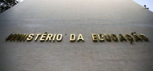 Governo federal bloqueia verba de educação superior novamente