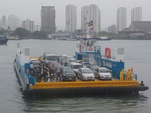Uso de máscara volta a ser obrigatório na travessia de balsa Santos-Guarujá