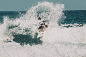 Guarujaense Luiz Diniz é tricampeão mundial de Stand Up Paddle Wave