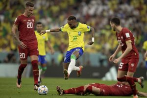 Neymar e Danilo estão fora da fase de grupos da Copa do Mundo
