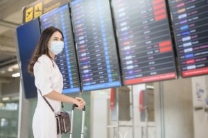 Uso de máscaras em aviões e aeroportos volta a ser obrigatório no Brasil