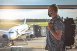 Máscaras em aviões e aeroportos são obrigatórias a partir desta sexta-feira
