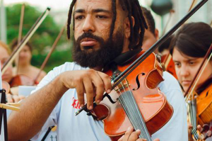 Violinista Caio Forster lança disco no Sesc Santos