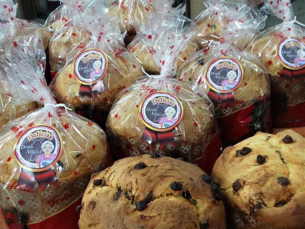 Educandário Anália Franco inicia tradicional venda de panetones
