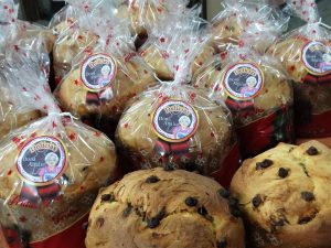 Educandário Anália Franco inicia tradicional venda de panetones