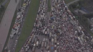 Governador de São Paulo manda PM desobstruir estradas