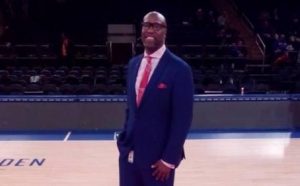 Treinador do New York Knicks fará clínica de basquete em Santos