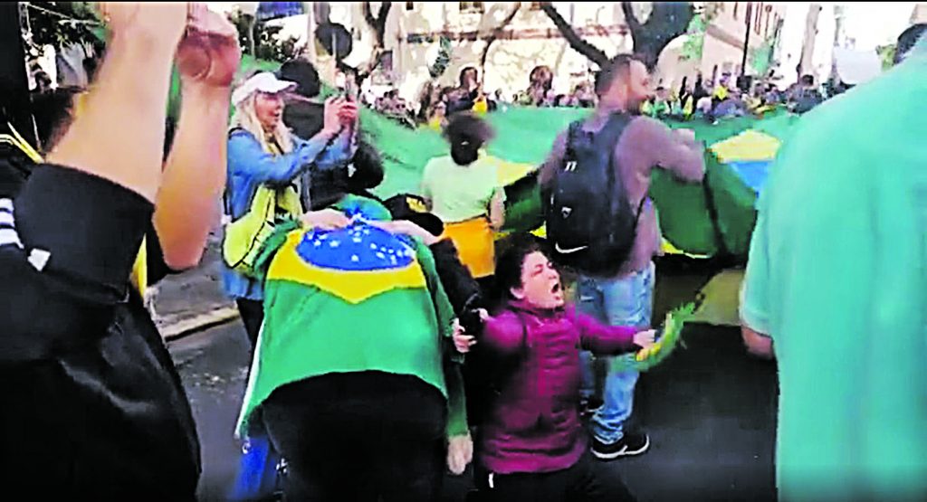O que se passa na mente de um bolsonarista-raiz?