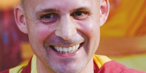 Monge budista Gen-la Kelsang Jampa ministra palestra em Santos