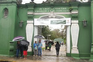 Cerca de 8 mil pessoas passaram pelos cemitérios municipais de Santos