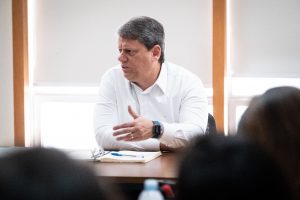 Tarcísio de Freitas confirma Kassab na secretaria de Governo e bolsonarista na Segurança