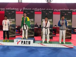 Atletas de Santos vencem Open de Taekwondo no Peru
