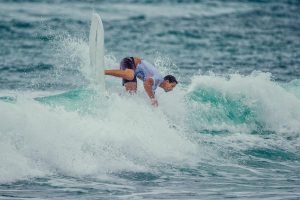 Surfista santista Leco Salazar vence campeonato mundial na Espanha