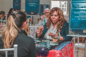 Feira mística em Santos aponta previsões para 2023