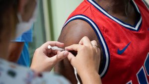 Guarujá atinge 800 mil doses de vacinas aplicadas contra a covid-19