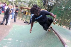Virada Inclusiva em Santos começa com campeonato de skate e curso de defesa pessoal
