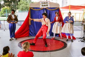 Trupe apresenta “cabaré circense” no Sesc Santos