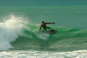 Atleta de Guarujá conquista tricampeonato paulista de Drop Knee