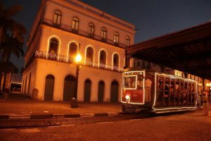 Bonde de Santos circulará à noite com iluminação e tarifas especiais