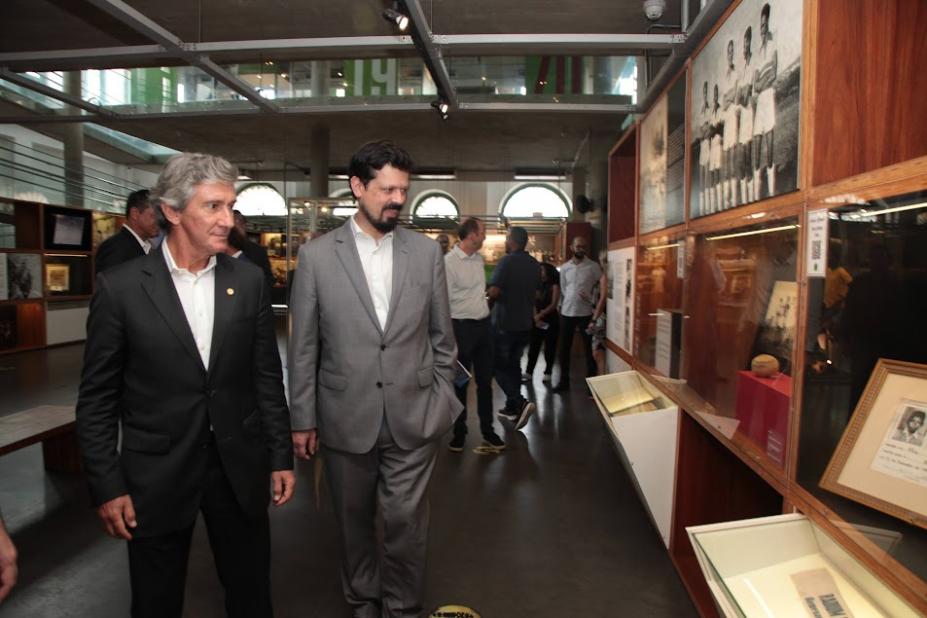 Autoridades portuguesas visitam Santos em aniversário de centro cultural