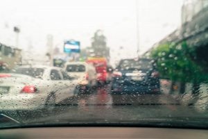 Cuidados com o carro em épocas de chuva forte