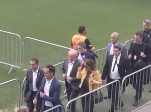 Lula participa do velório de Pelé na Vila Belmiro