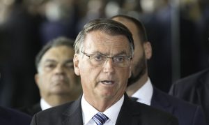TSE dá cinco dias para Bolsonaro se manifestar sobre postagem