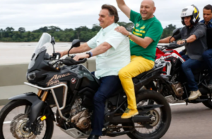 Gastos de Bolsonaro com cartão corporativo coincidem com motociatas