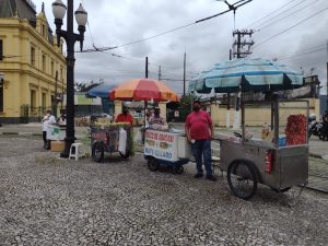 Comércio ambulante tem novas regras em Santos