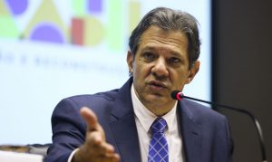 Arrecadação recorde vem de recomposição da base fiscal, diz Haddad