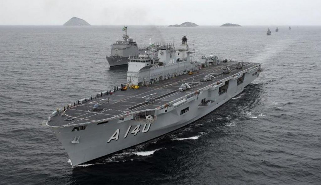 Navios da Marinha do Brasil abrem visitação em Santos