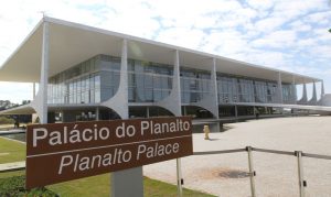 Lula faz primeira reunião ministerial no Palácio do Planalto