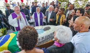 “Perda irreparável para o Brasil”, diz Lula no velório de Pelé