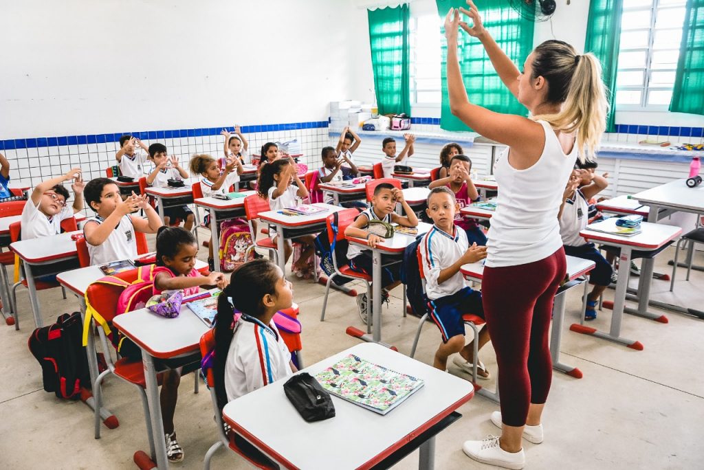 Bertioga abre mais de 100 vagas para professores temporários