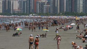 Santos tem regras para atividades nas praias