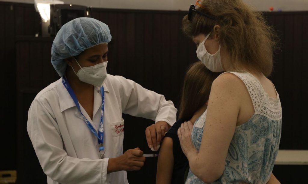 Ministério da Saúde distribui 740 mil doses da Coronavac para vacinação de crianças
