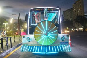 Trem temático faz passeio turístico pela Orla de São Vicente