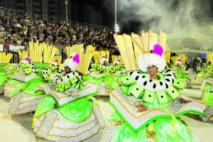 Escolas de samba voltam para passarela revigoradas