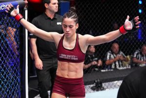 Lutadora do Guarujá estreia em Abril no UFC