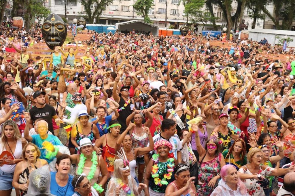 Folia se espalha pela Baixada; saiba onde brincar o Carnaval