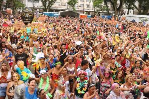 Folia se espalha pela Baixada; saiba onde brincar o Carnaval