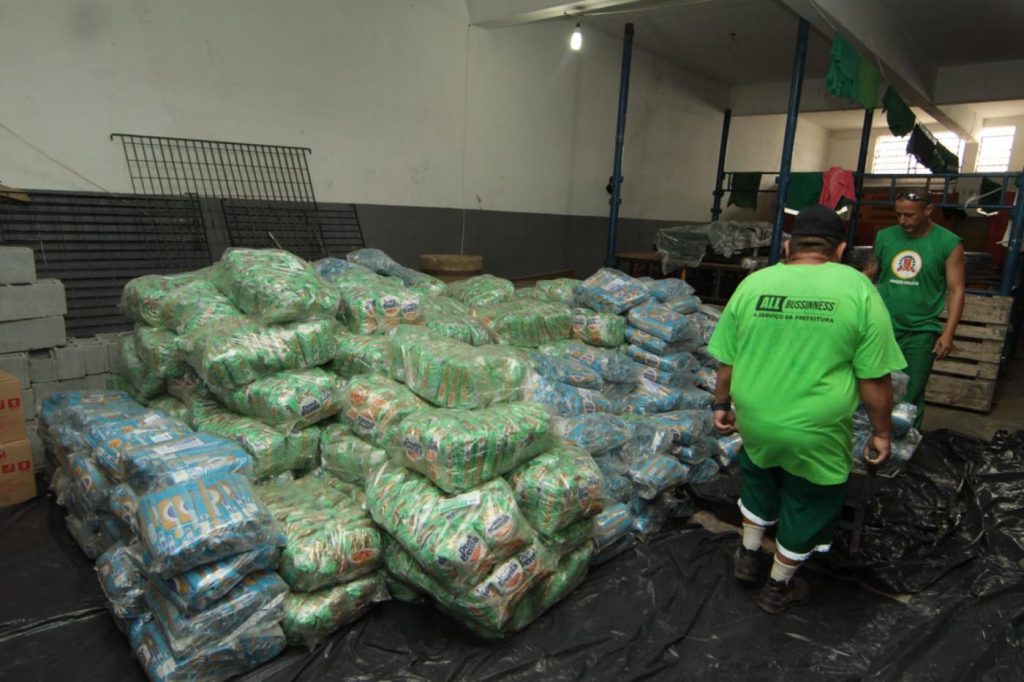 Saiba como ajudar o Litoral Norte; Empresa doa 15 toneladas de alimentos em Santos