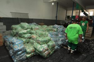 Saiba como ajudar o Litoral Norte; Empresa doa 15 toneladas de alimentos em Santos